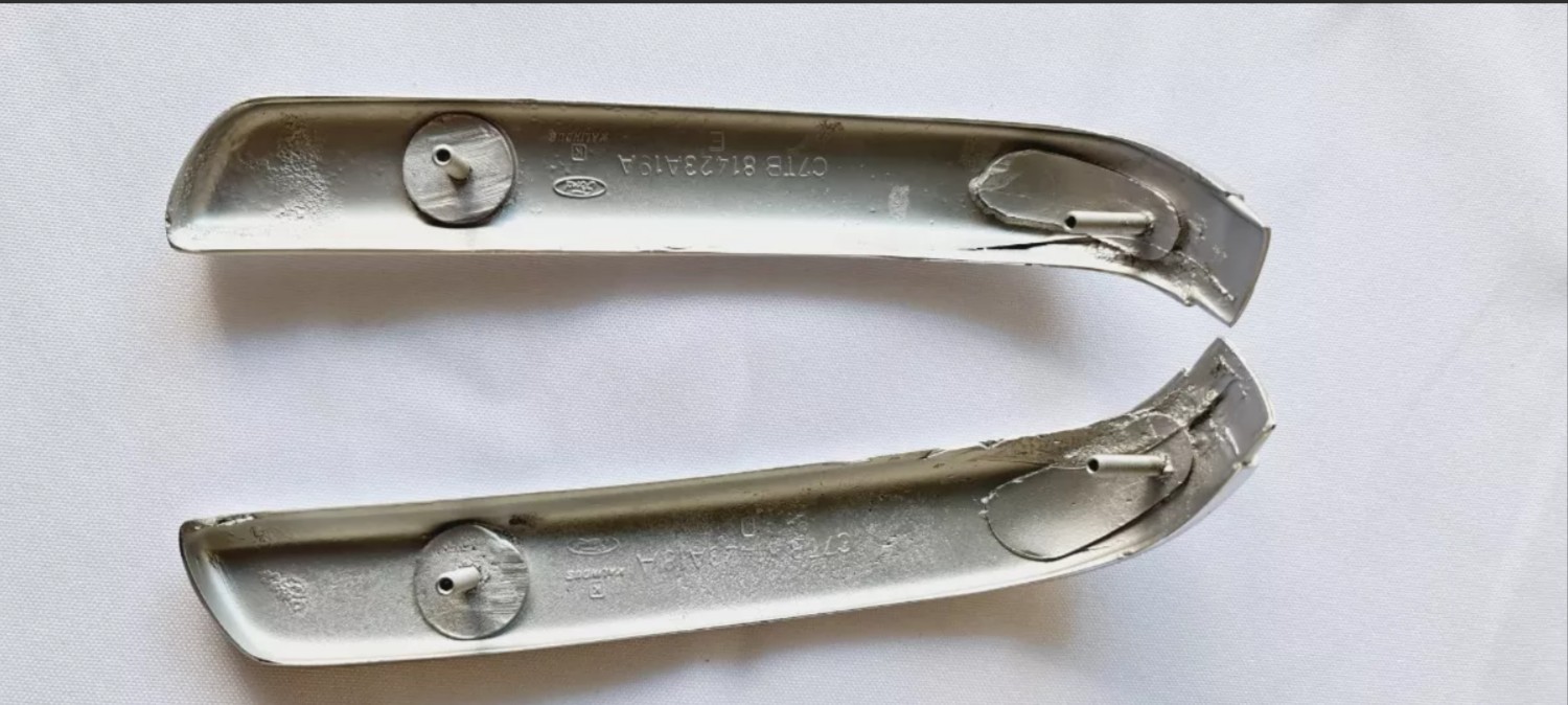 Cantos Dos Frisos Retos De Trás Da Cabine Da Ford F100